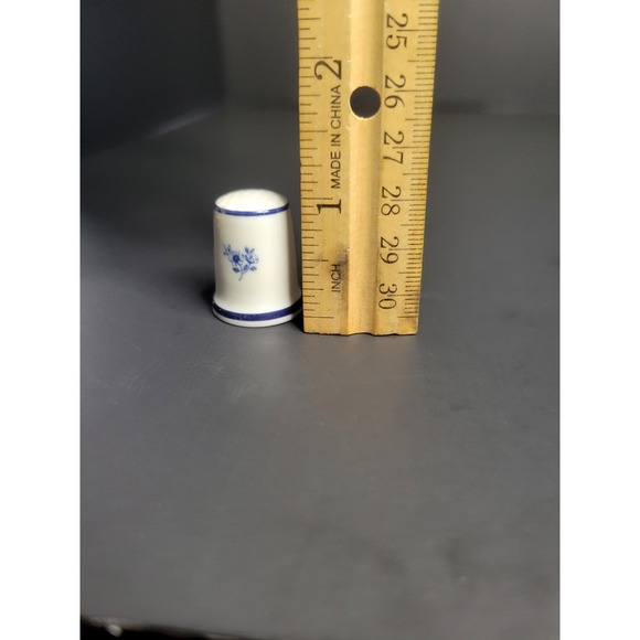 Vintage Thimble by ROYAL MOSA Blue & White 'Dutch Windmil' 1984 NETHERLANDS - Picture 5 of 6